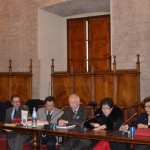 Il tavolo della conferenza